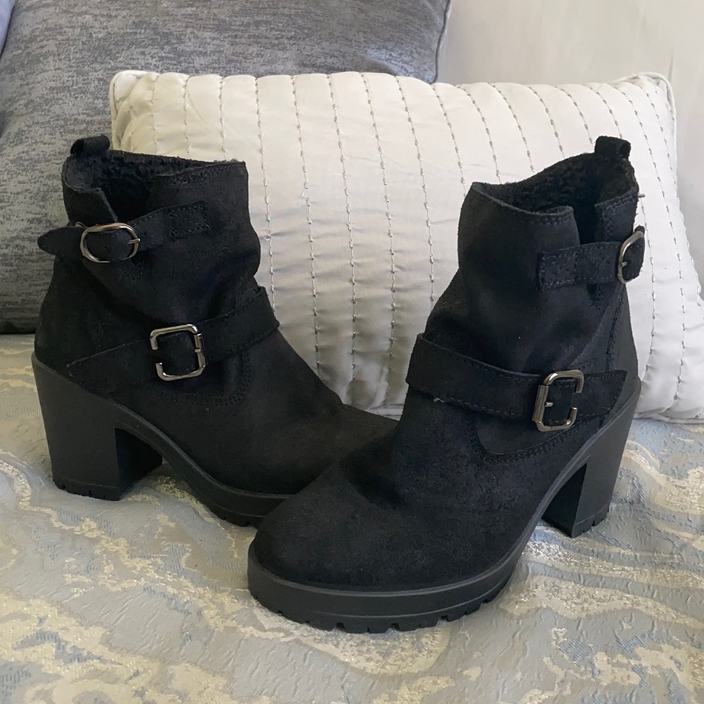 Zigi Soho ankle booties. Black suede. Size 36